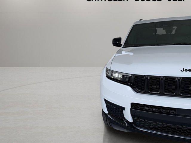 Photo of 2025 Bright White Clearcoat Jeep Grand Cherokee L