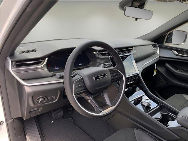 Photo of 2025 Bright White Clearcoat Jeep Grand Cherokee L