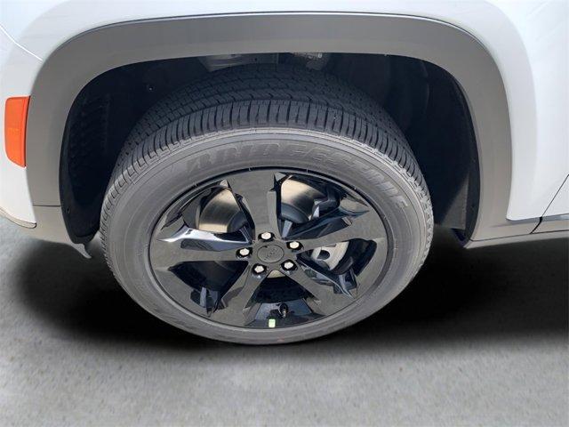 Photo of 2025 Bright White Clearcoat Jeep Grand Cherokee L