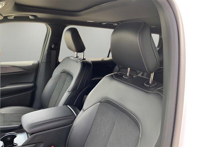 Photo of 2025 Bright White Clearcoat Jeep Grand Cherokee L