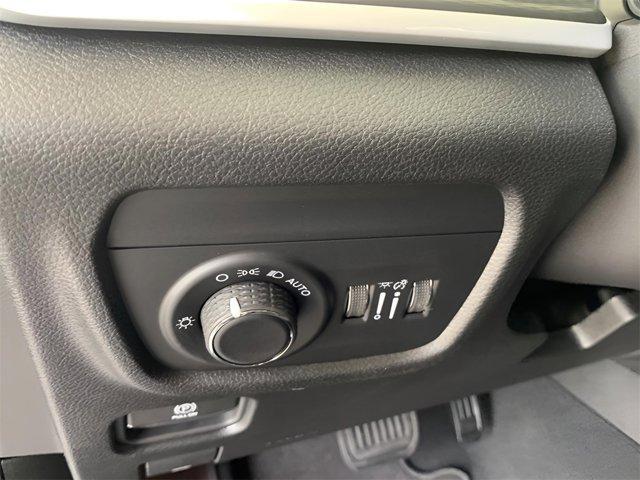Photo of 2025 Diamond Black Jeep Grand Cherokee L