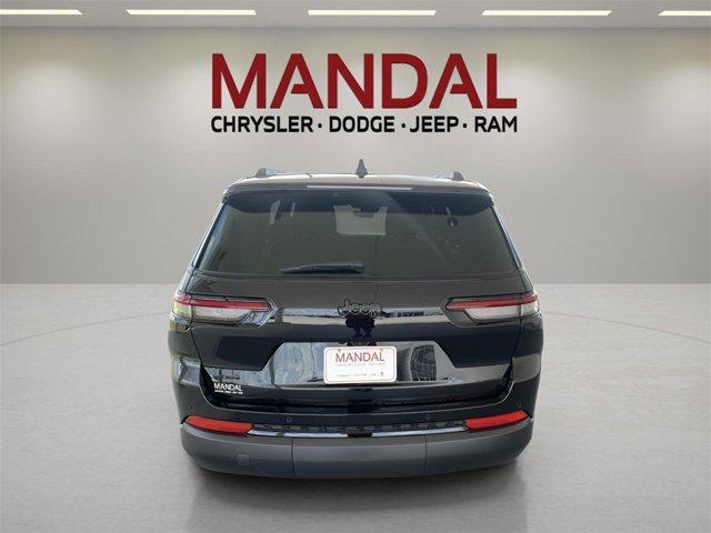 Photo of 2025 Diamond Black Jeep Grand Cherokee L