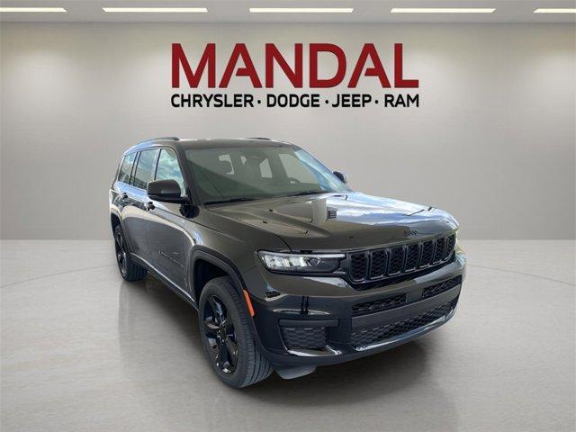 Photo of 2025 Diamond Black Jeep Grand Cherokee L