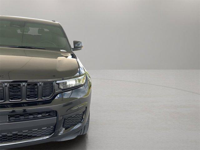 Photo of 2025 Diamond Black Jeep Grand Cherokee L
