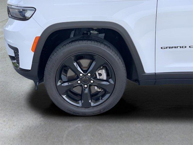 Photo of 2023 Bright White Clearcoat Jeep Grand Cherokee L