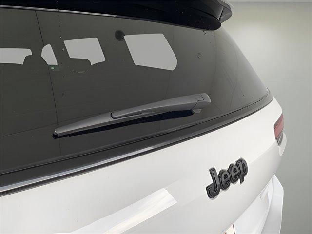 Photo of 2023 Bright White Clearcoat Jeep Grand Cherokee L