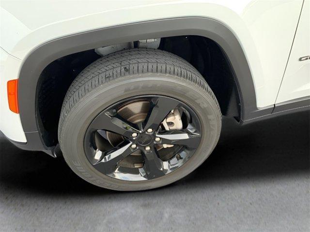 Photo of 2023 Bright White Clearcoat Jeep Grand Cherokee L