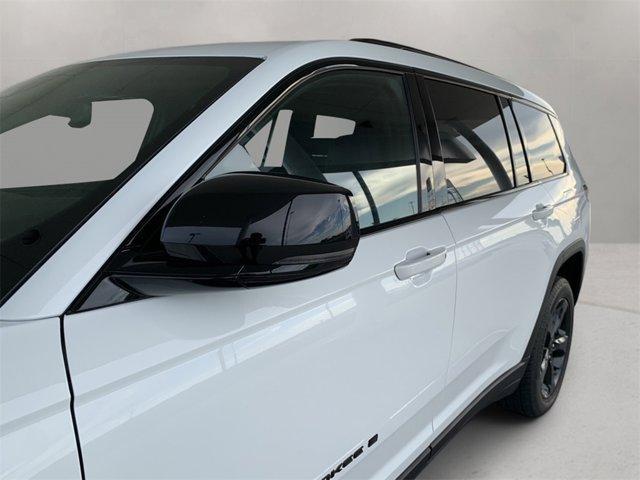 Photo of 2023 Bright White Clearcoat Jeep Grand Cherokee L