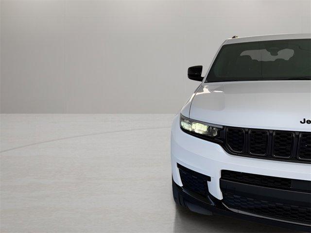 Photo of 2023 Bright White Clearcoat Jeep Grand Cherokee L