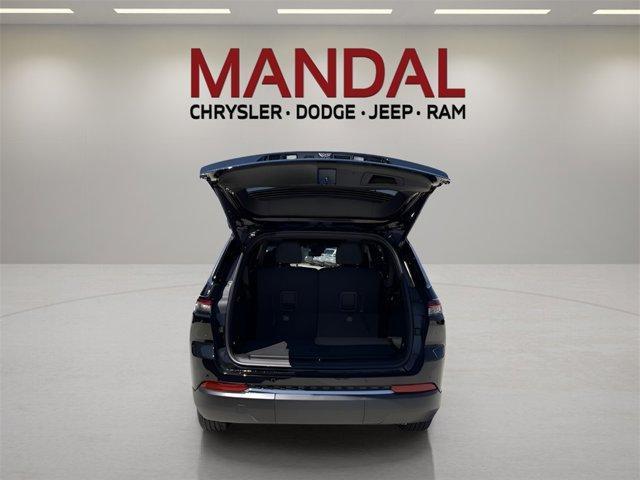Photo of 2025 Diamond Black Jeep Grand Cherokee L