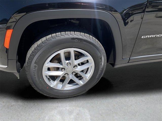 Photo of 2025 Diamond Black Jeep Grand Cherokee L