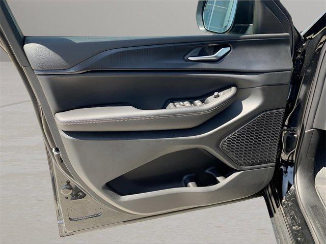 Photo of 2025 Diamond Black Jeep Grand Cherokee L