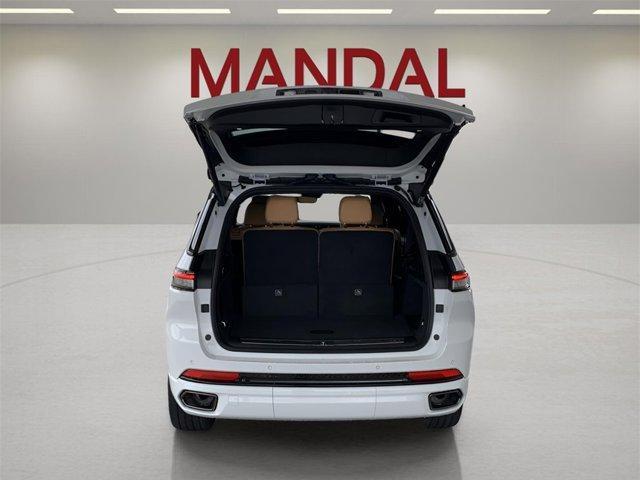 Photo of 2025 Bright White Clearcoat Jeep Grand Cherokee L