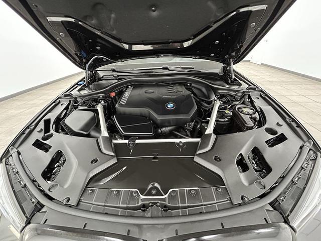 Photo of 2022 Black Sapphire Metallic BMW 530