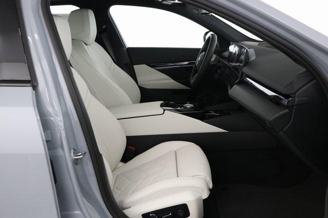 Photo of 2025 Brooklyn Grey Metallic BMW i5