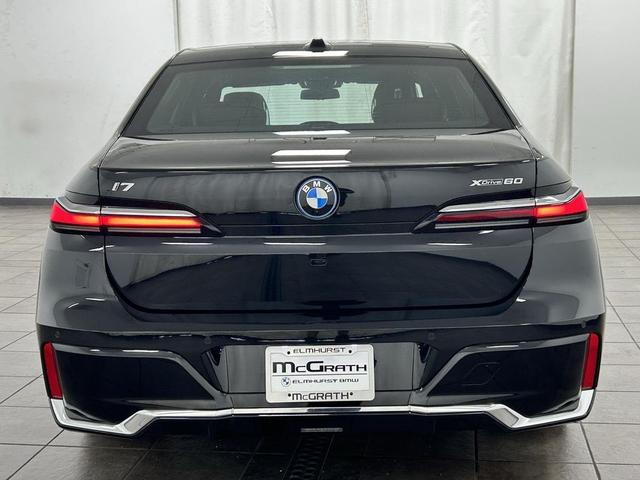 Photo of 2025 Black Sapphire Metallic BMW i7