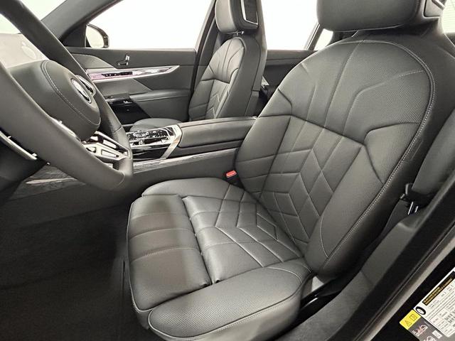 Photo of 2025 Black Sapphire Metallic BMW i7