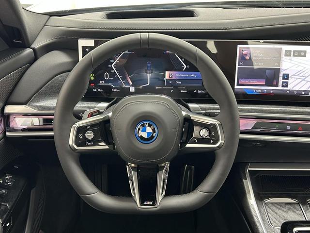 Photo of 2025 Black Sapphire Metallic BMW i7