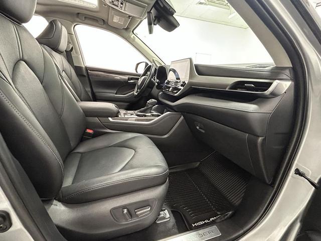 Photo of 2020 Celestial Silver Metallic Toyota Highlander Hybrid