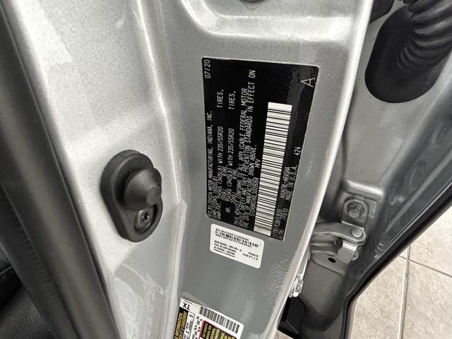 Photo of 2020 Celestial Silver Metallic Toyota Highlander Hybrid