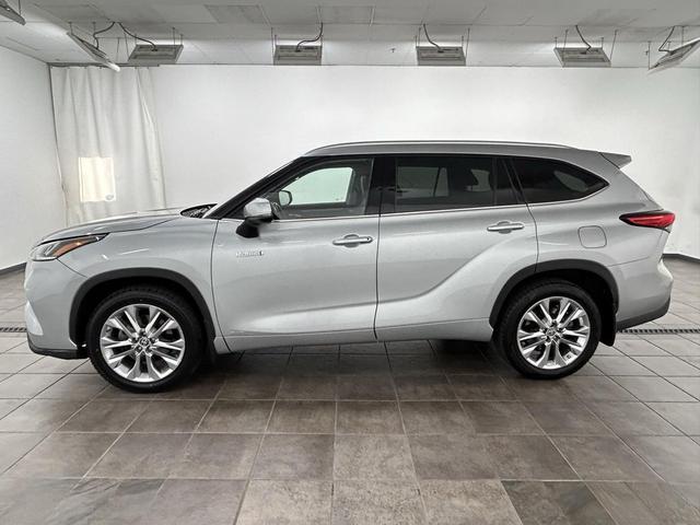 Photo of 2020 Celestial Silver Metallic Toyota Highlander Hybrid