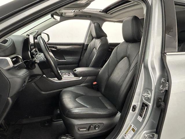 Photo of 2020 Celestial Silver Metallic Toyota Highlander Hybrid