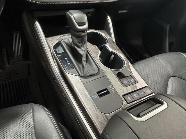 Photo of 2020 Celestial Silver Metallic Toyota Highlander Hybrid