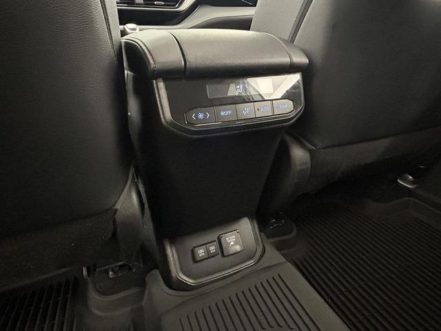 Photo of 2020 Celestial Silver Metallic Toyota Highlander Hybrid