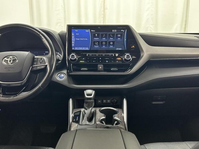 Photo of 2020 Celestial Silver Metallic Toyota Highlander Hybrid