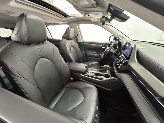 Photo of 2020 Celestial Silver Metallic Toyota Highlander Hybrid