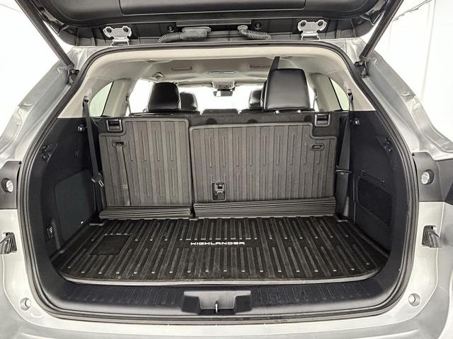 Photo of 2020 Celestial Silver Metallic Toyota Highlander Hybrid