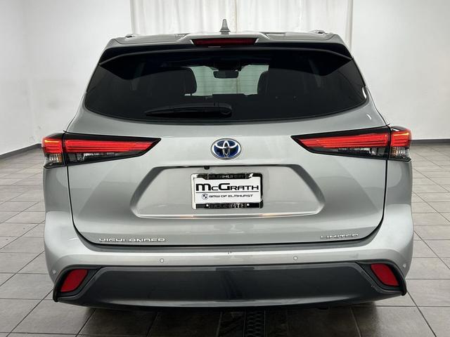 Photo of 2020 Celestial Silver Metallic Toyota Highlander Hybrid