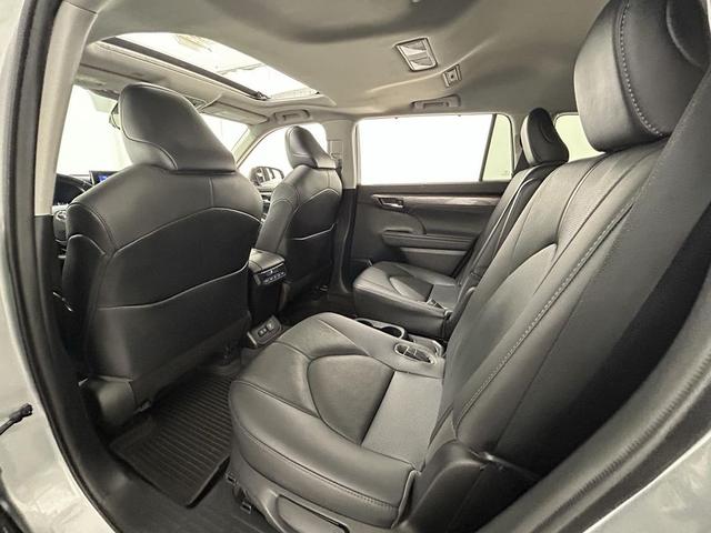 Photo of 2020 Celestial Silver Metallic Toyota Highlander Hybrid