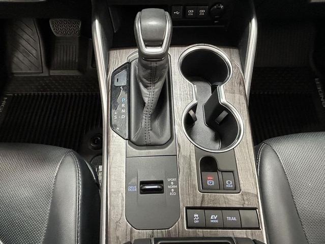 Photo of 2020 Celestial Silver Metallic Toyota Highlander Hybrid