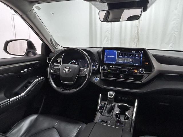 Photo of 2020 Celestial Silver Metallic Toyota Highlander Hybrid