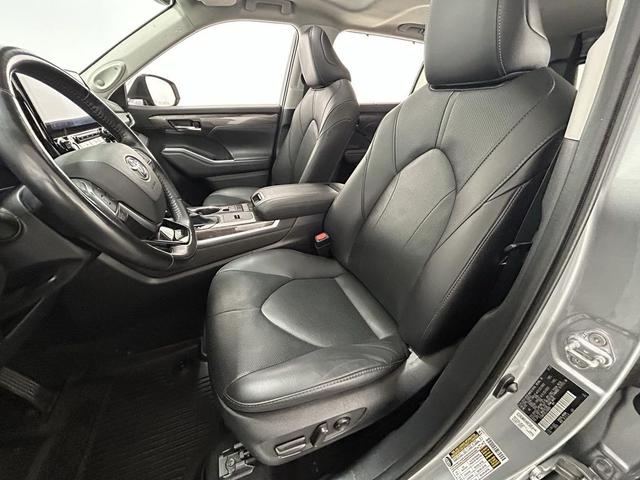 Photo of 2020 Celestial Silver Metallic Toyota Highlander Hybrid