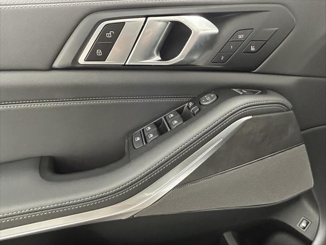 Photo of 2026 Mineral White Metallic BMW X5 PHEV