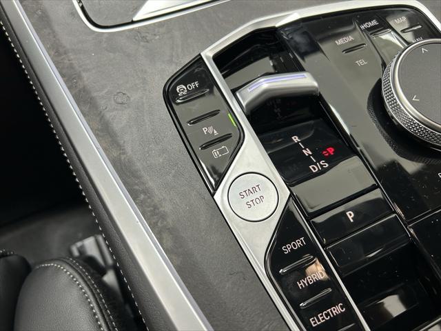 Photo of 2026 Mineral White Metallic BMW X5 PHEV