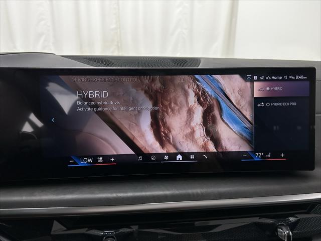 Photo of 2026 Mineral White Metallic BMW X5 PHEV
