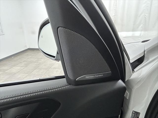Photo of 2026 Mineral White Metallic BMW X5 PHEV