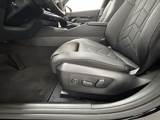 Photo of 2026 Black Sapphire Metallic BMW 530