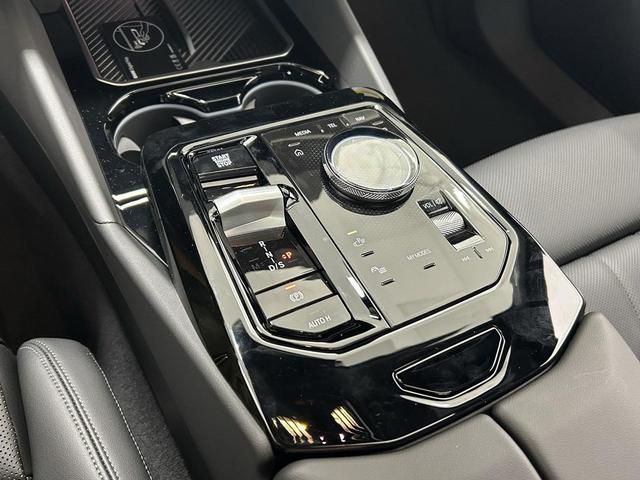 Photo of 2026 Black Sapphire Metallic BMW 530