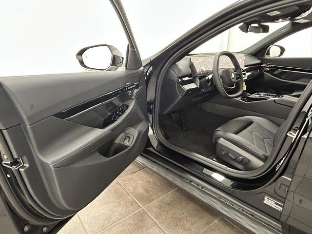 Photo of 2026 Black Sapphire Metallic BMW 530