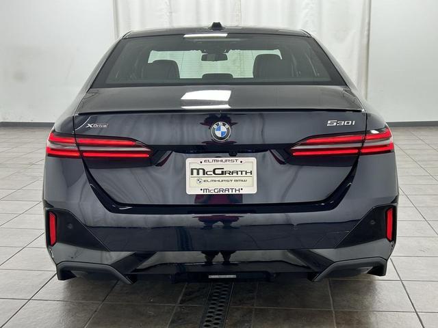 Photo of 2026 Carbon Black Metallic BMW 530