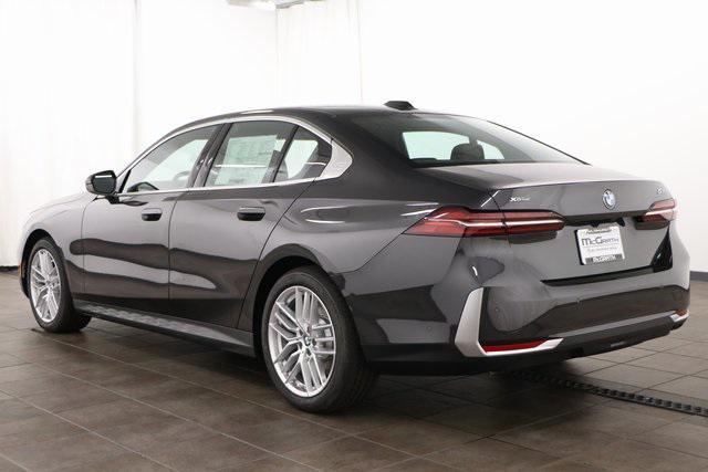 Photo of 2025 Dark Graphite Metallic BMW 530