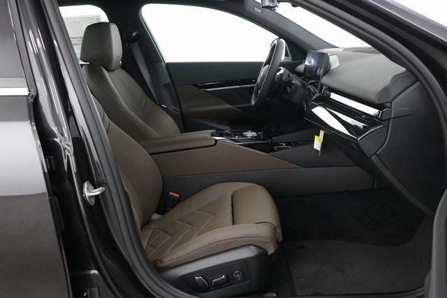 Photo of 2025 Dark Graphite Metallic BMW 530