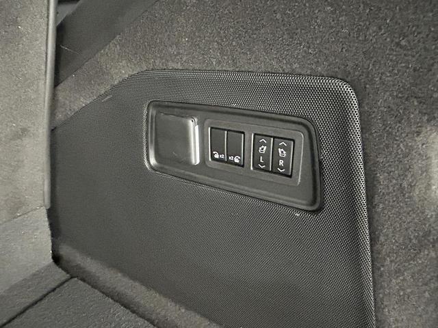 Photo of 2023 Crystal White Tricoat Cadillac Escalade
