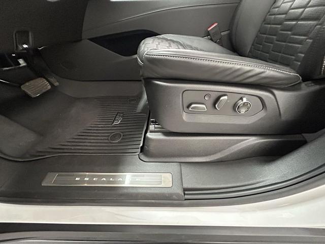 Photo of 2023 Crystal White Tricoat Cadillac Escalade