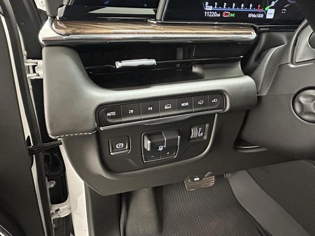 Photo of 2023 Crystal White Tricoat Cadillac Escalade