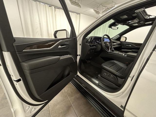 Photo of 2023 Crystal White Tricoat Cadillac Escalade